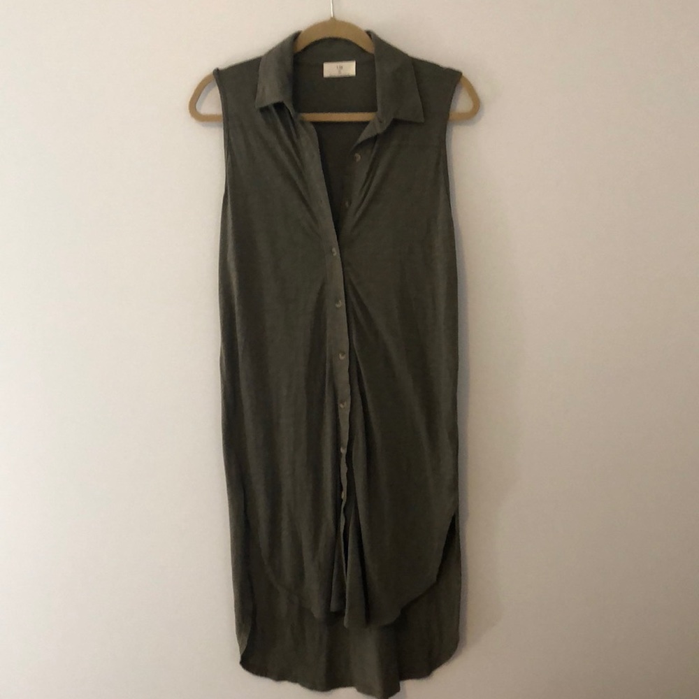 Sleeveless cotton button down dress.